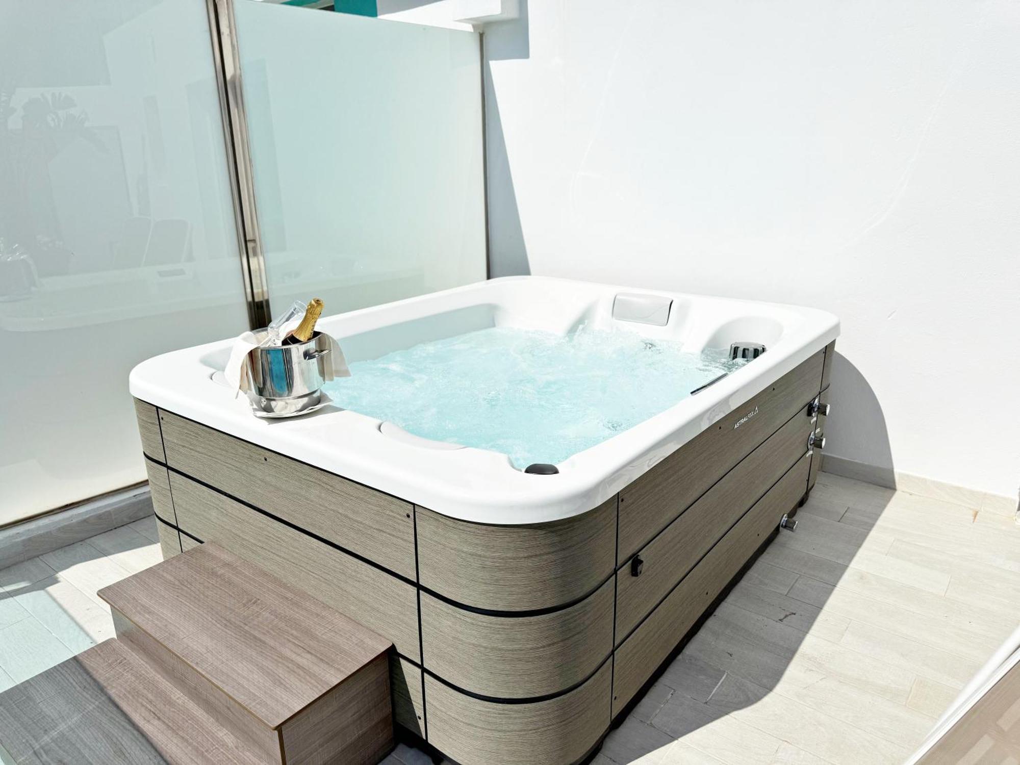Plaza Boutique - Adults Only. 4*